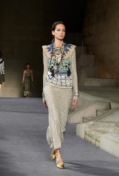44_the_paris-new_york_2018-19_metiers_d_art_collection_look_44