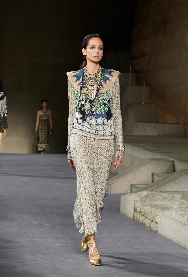 44_the_paris-new_york_2018-19_metiers_d_art_collection_look_44