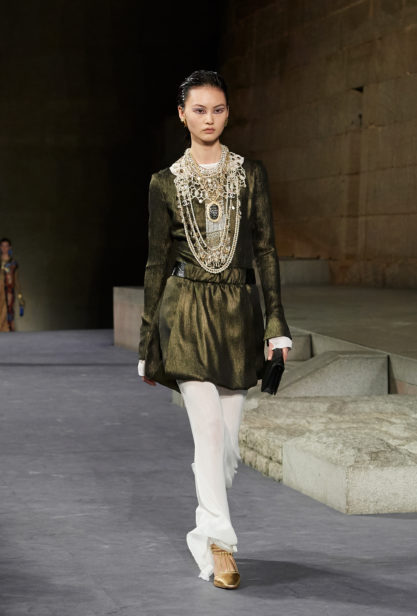 47_the_paris-new_york_2018-19_metiers_d_art_collection_look_47
