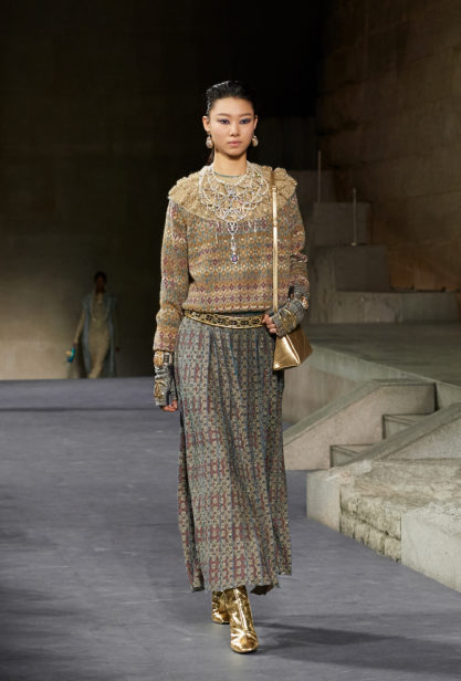 48_the_paris-new_york_2018-19_metiers_d_art_collection_look_48