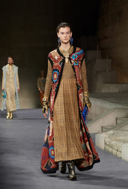 49_the_paris-new_york_2018-19_metiers_d_art_collection_look_49