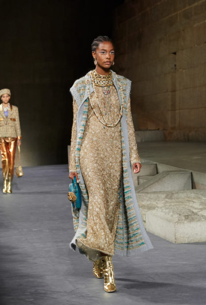 50_the_paris-new_york_2018-19_metiers_d_art_collection_look_50