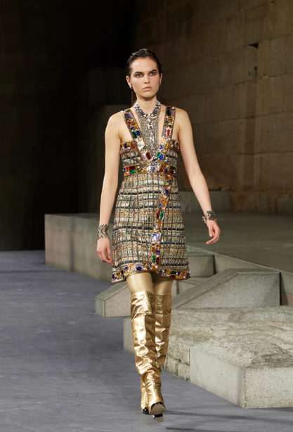53_the_paris-new_york_2018-19_metiers_d_art_collection_look_53