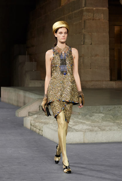 55_the_paris-new_york_2018-19_metiers_d_art_collection_look_55
