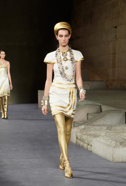 57_the_paris-new_york_2018-19_metiers_d_art_collection_look_57