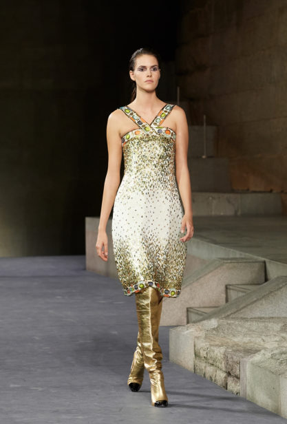 58_the_paris-new_york_2018-19_metiers_d_art_collection_look_58