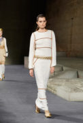 60_the_paris-new_york_2018-19_metiers_d_art_collection_look_60