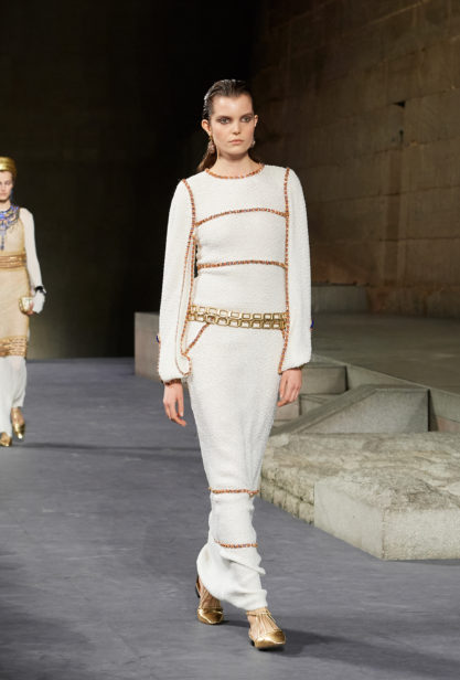 60_the_paris-new_york_2018-19_metiers_d_art_collection_look_60