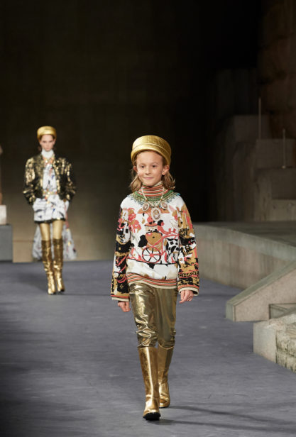 63_the_paris-new_york_2018-19_metiers_d_art_collection_look_63