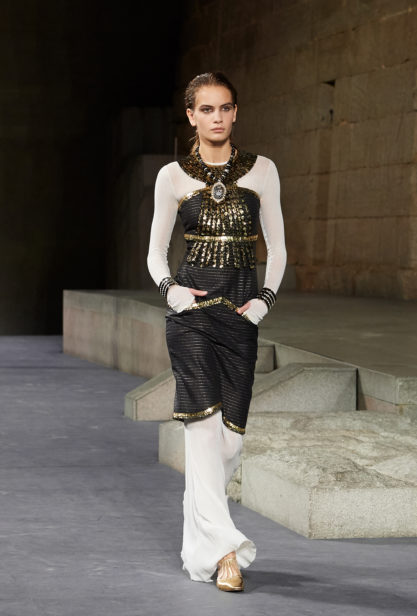 73_the_paris-new_york_2018-19_metiers_d_art_collection_look_73
