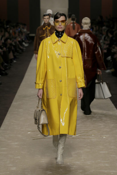 17_fendi-_women_fw_19_20
