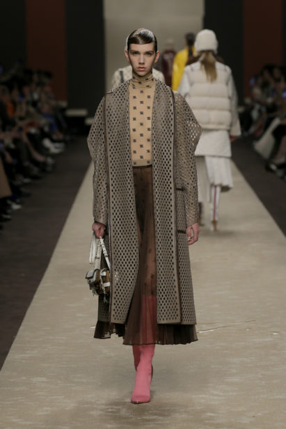 21_fendi-_women_fw_19_20