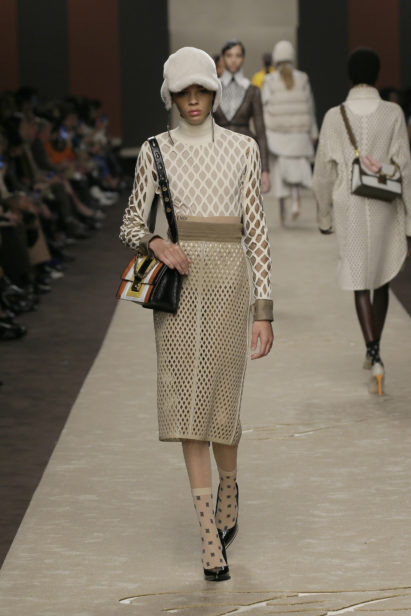 22_fendi-_women_fw_19_20