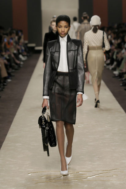 24_fendi-_women_fw_19_20