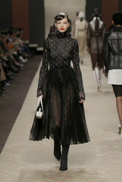 26_fendi-_women_fw_19_20