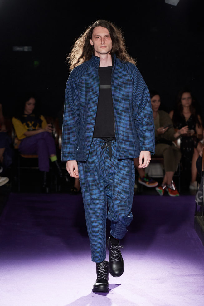 Desfile À La Garçonne

Coleção 01 - 2019


foto: Zé Takahashi
