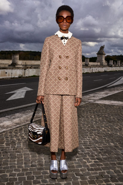 look_19