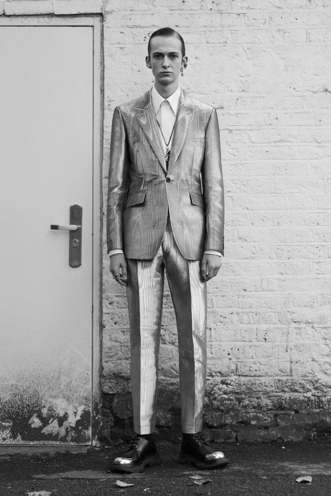 https___hypebeast-com_image_2020_01_alexander-mcqueen-fall-winter-2020-lookbook-mens-sarah-burton-34
