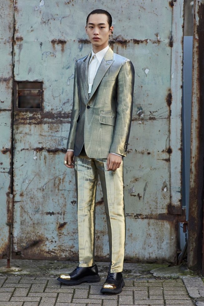 https___hypebeast-com_image_2020_01_alexander-mcqueen-fall-winter-2020-lookbook-mens-sarah-burton-36
