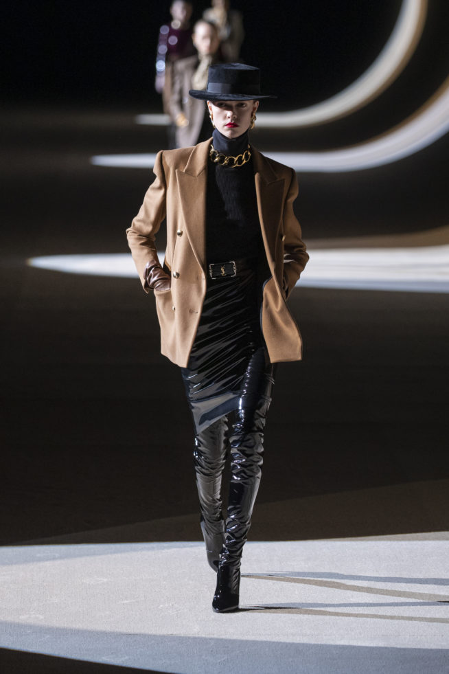 saint_laurent_winter20_runway_09_hr