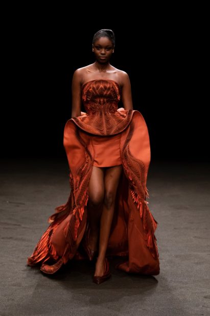 00003-iris-van-herpen-couture-spring-21-credit-gio-staiano