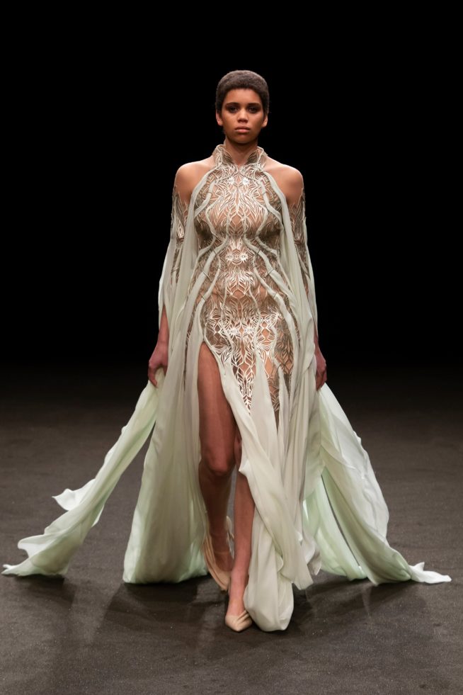 00004-iris-van-herpen-couture-spring-21-credit-gio-staiano