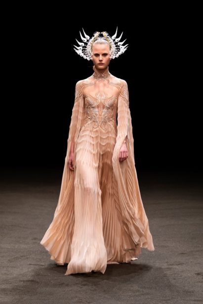 00010-iris-van-herpen-couture-spring-21-credit-gio-staiano
