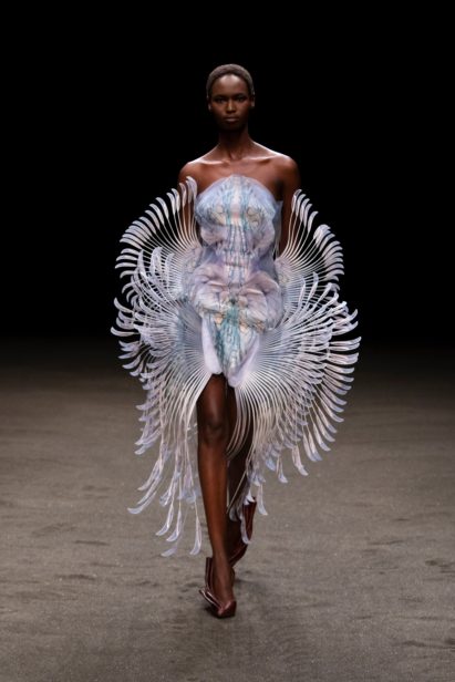 00017-iris-van-herpen-couture-spring-21-credit-gio-staiano