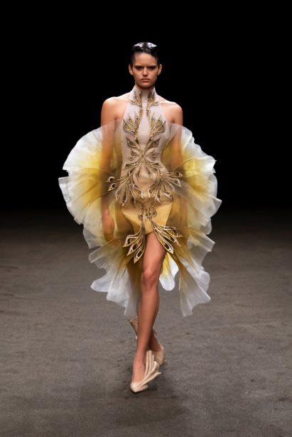 00020-iris-van-herpen-couture-spring-21-credit-gio-staiano