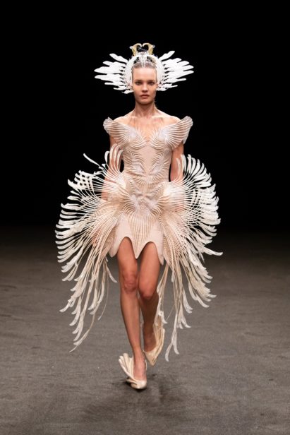 00021-iris-van-herpen-couture-spring-21-credit-gio-staiano