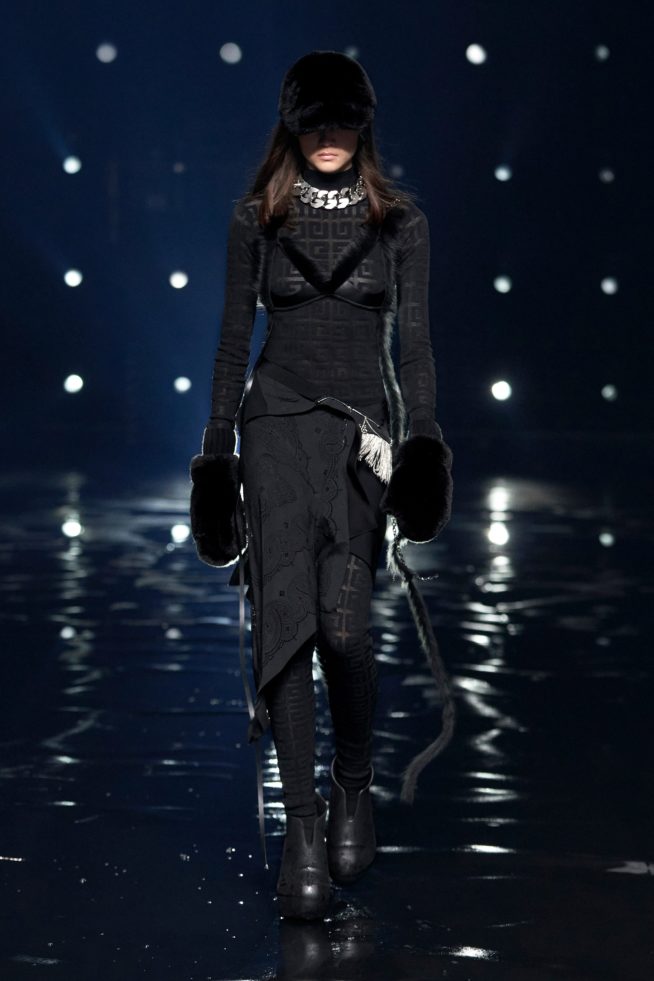 00002-givenchy-rtw-fall-21