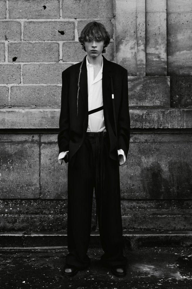 00007-ann-demeulemeester-fall-21-rtw-credit-willy-vanderper