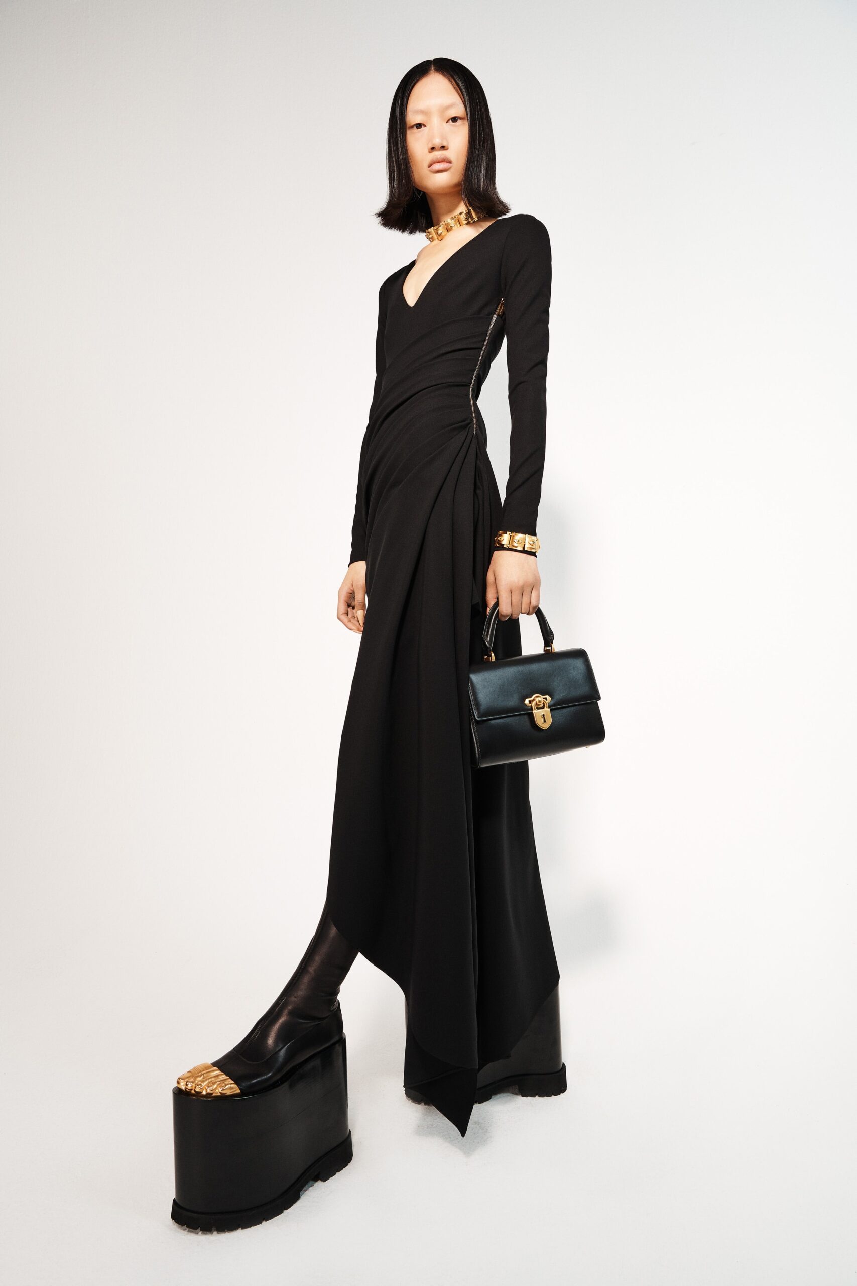 00012-schiaparelli-rtw-fall-21-credit-daniel-roseberry