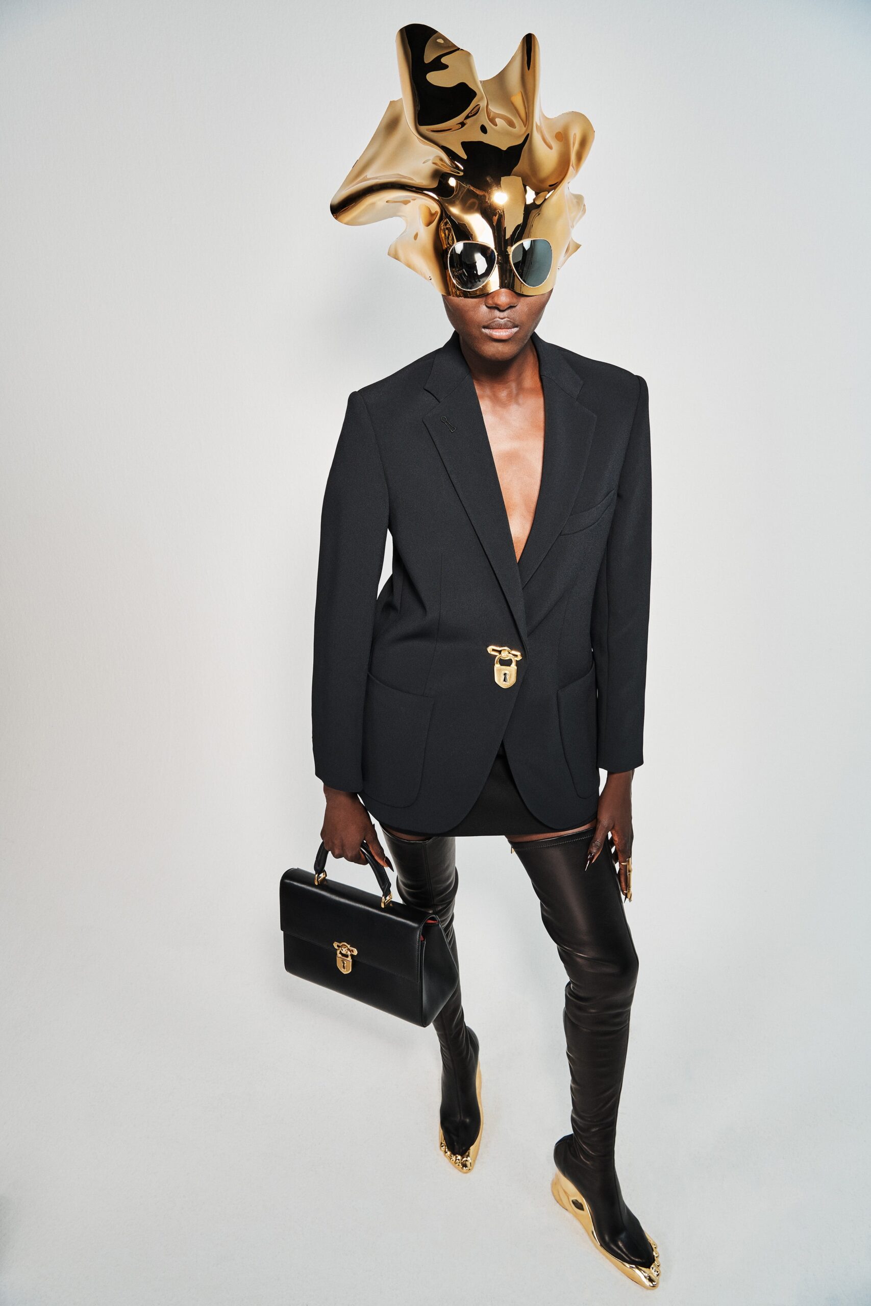 00021-schiaparelli-rtw-fall-21-credit-daniel-roseberry
