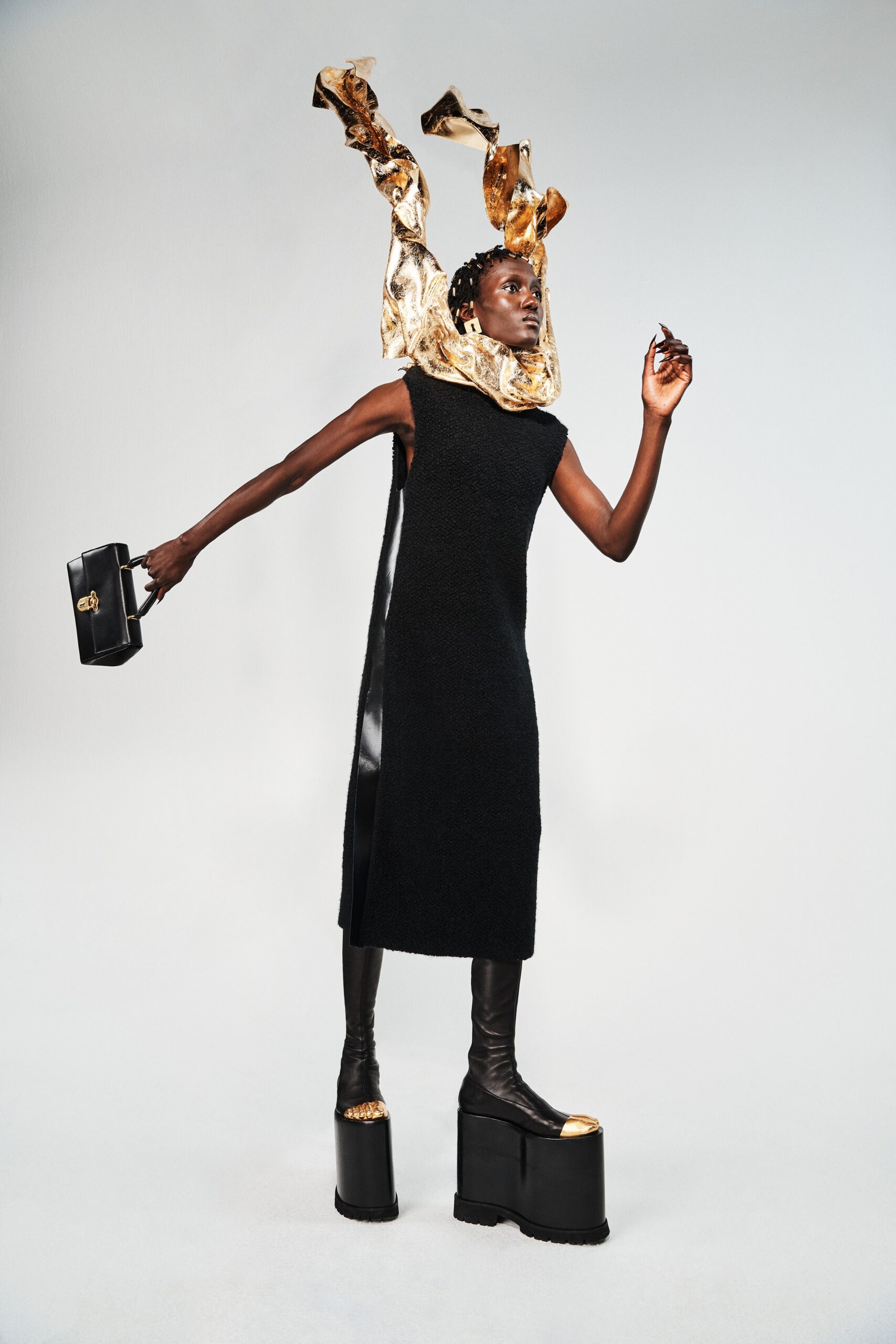 00033-schiaparelli-rtw-fall-21-credit-daniel-roseberry