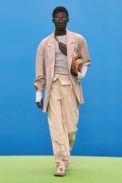 00006-jacquemus-fall-21-credit-imaxtree-courtesy-of-jacquemus