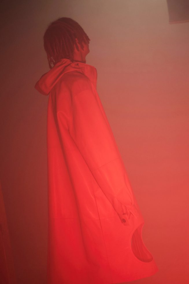 00013-loewe-menswear-spring-22-credit-david-sims