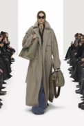 00021-balenciaga-spring-2022-rtw-1