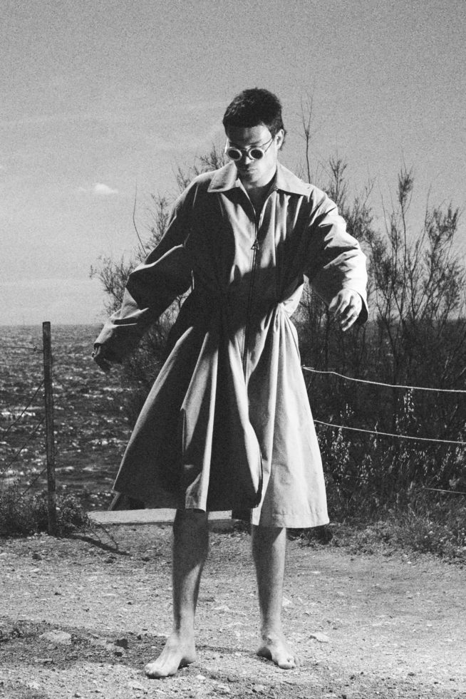 00021-loewe-menswear-spring-22-credit-david-sims