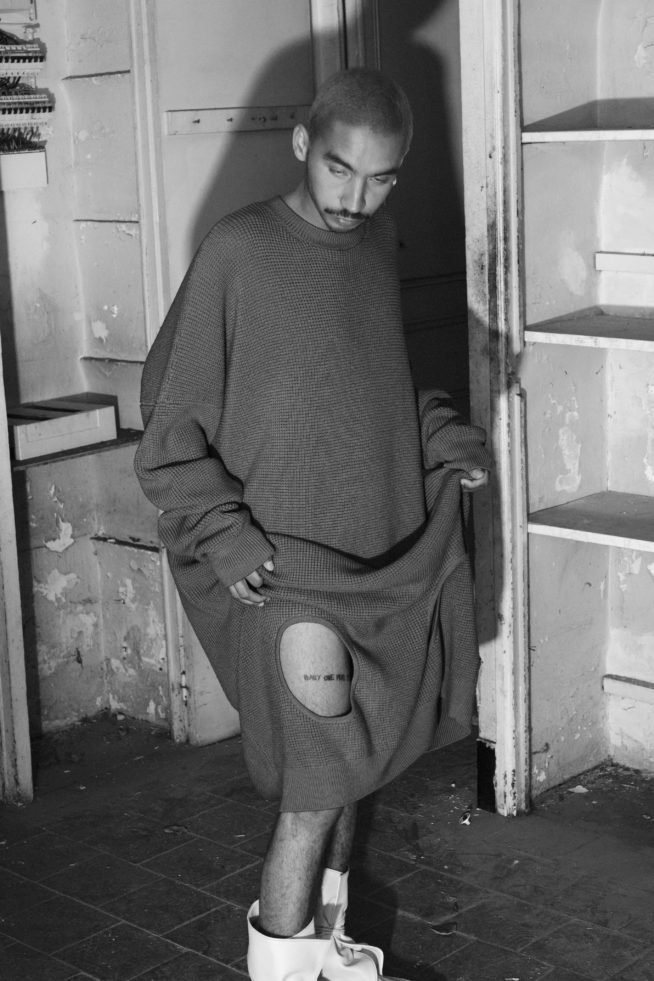 00023-loewe-menswear-spring-22-credit-david-sims
