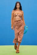 00044-jacquemus-fall-21-credit-imaxtree-courtesy-of-jacquemus