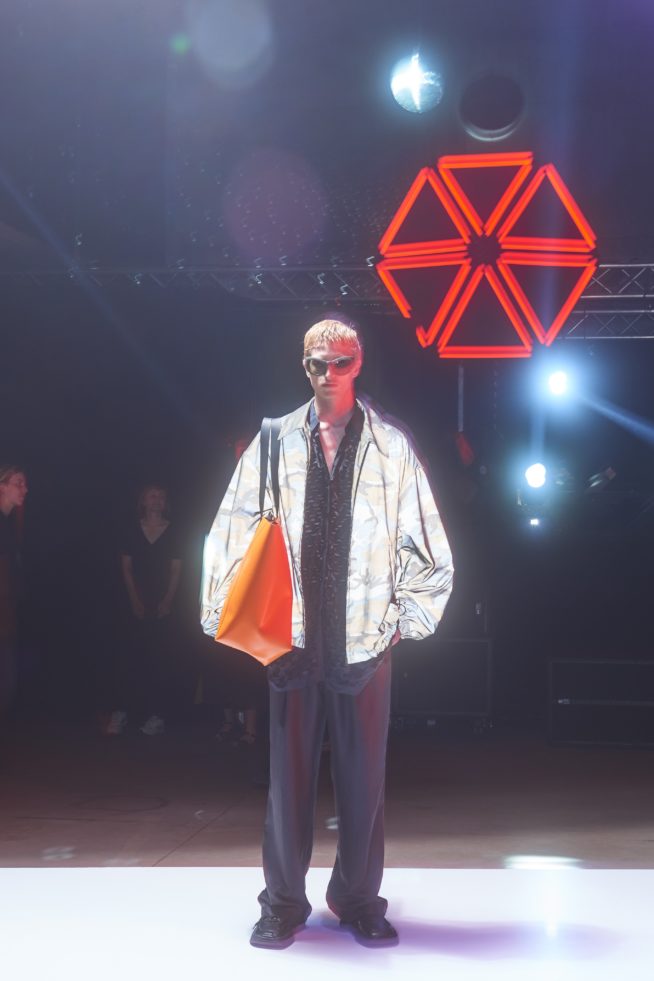 00050-dries-van-noten-menswear-spring-22-credit-sofie-middernacht-and-maarten-alexander