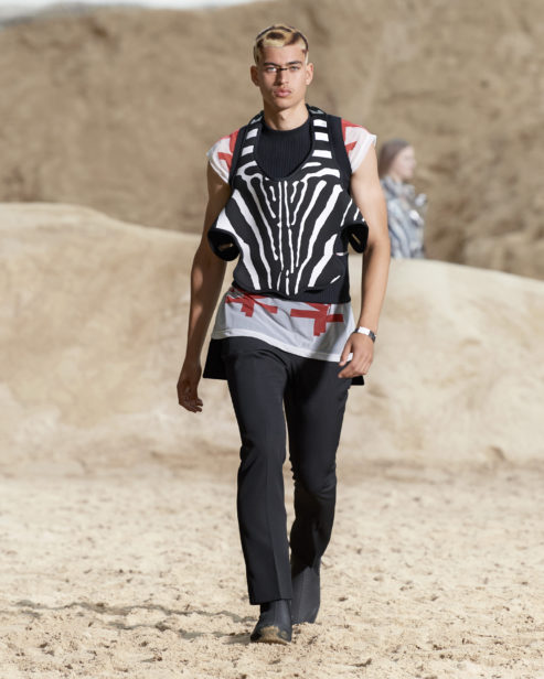 burberry-spring_summer-2022-menswear-presentation-collection-look-40-claus