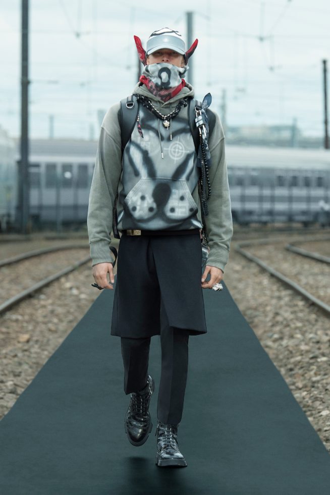 00002-givenchy-resort-22-credit-brand