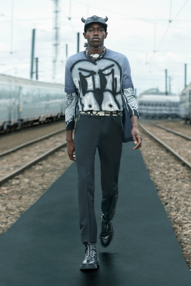 00005-givenchy-resort-22-credit-brand