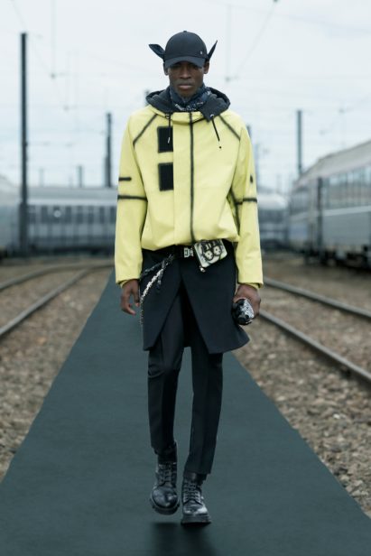 00016-givenchy-resort-22-credit-brand
