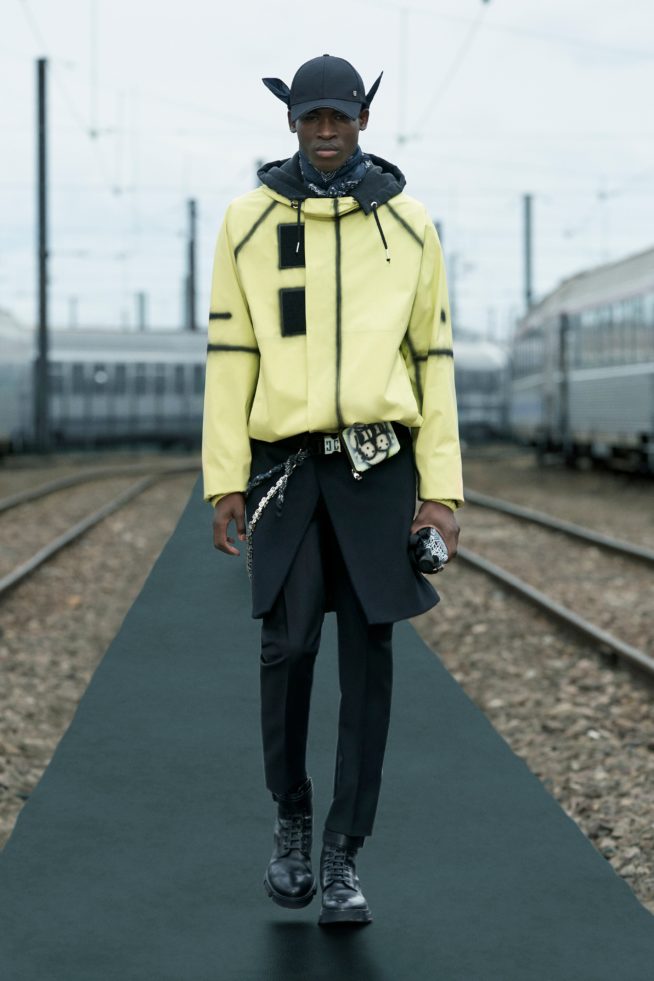 00016-givenchy-resort-22-credit-brand