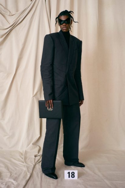 00018-balenciaga-couture-fall-21-credit-brand