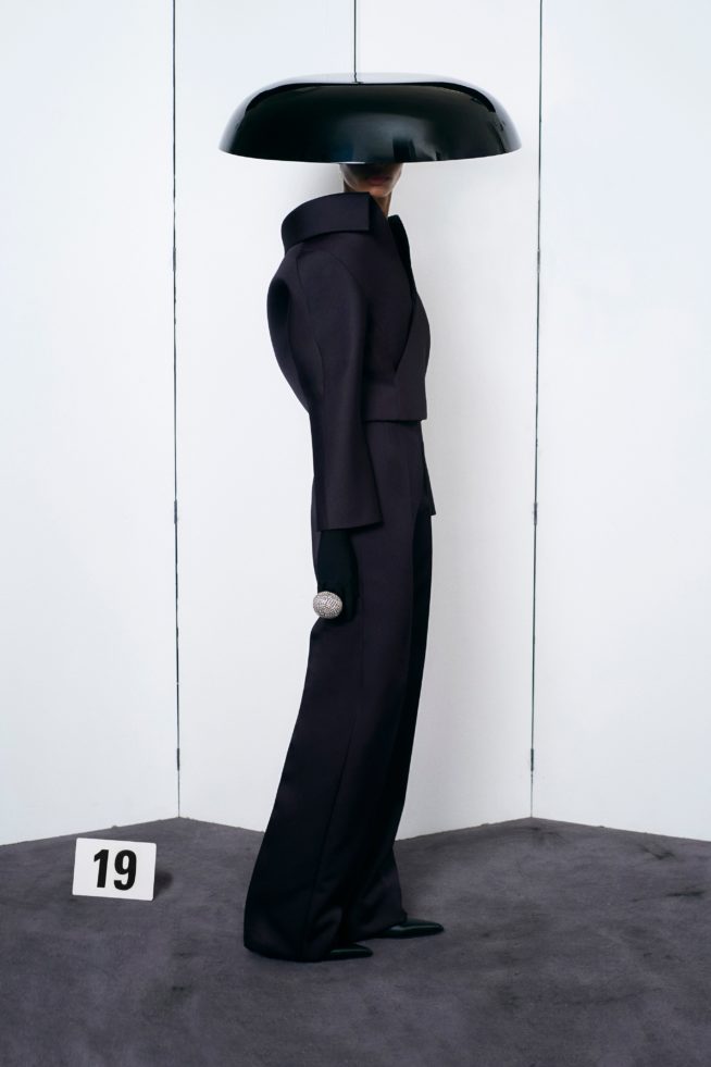 00019-balenciaga-couture-fall-21-credit-brand