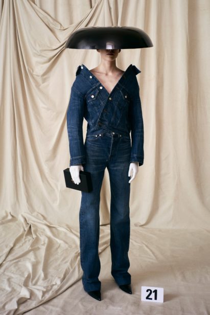 00021-balenciaga-couture-fall-21-credit-brand